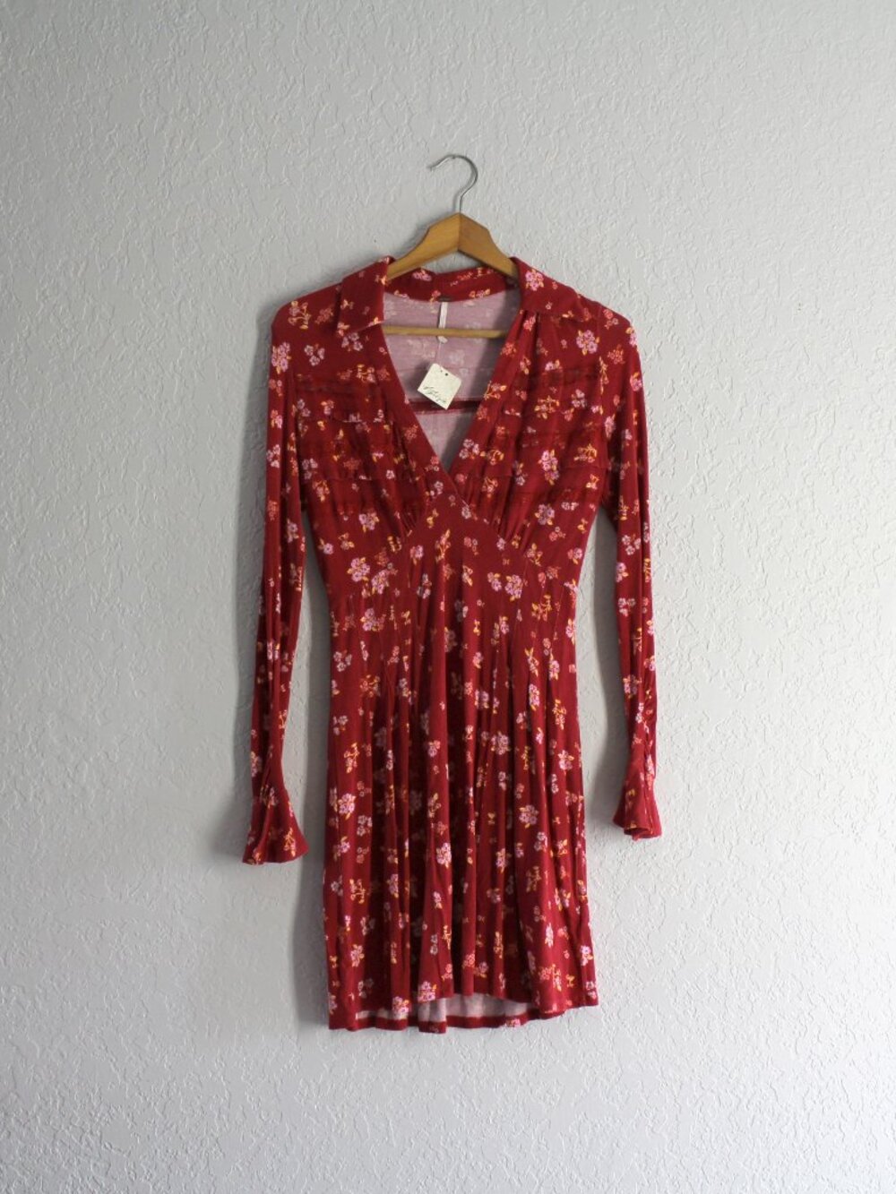 Free People Good Days Mini Dress in Pop Combo Size XS red floral V-neck New - Picture 2 of 10